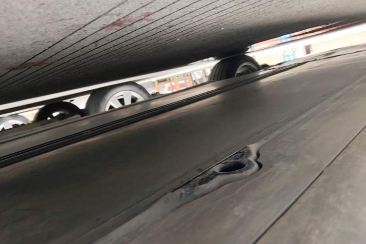 Used Tesla Model Y 2021 Long-Range All-Wheel-Drive Version Left Side Sill
