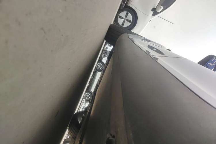 Used Tesla Model Y 2021 Standard Range Rear-Wheel Drive Version Left Side Sill