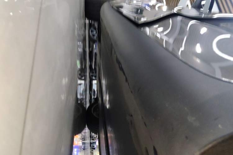 Used Tesla Model Y 2021 Revised Version 2 Long-Range All-Wheel-Drive Edition Left Side Sill