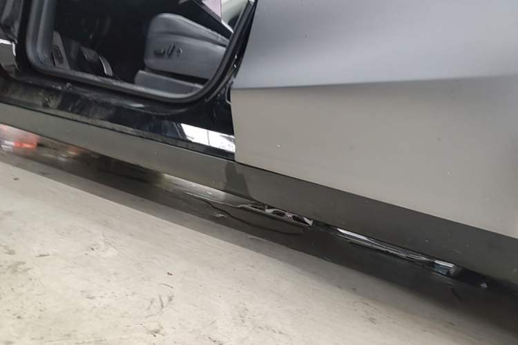 Used Tesla Model Y 2021 Standard Range Rear-Wheel Drive Version Left Side Sill