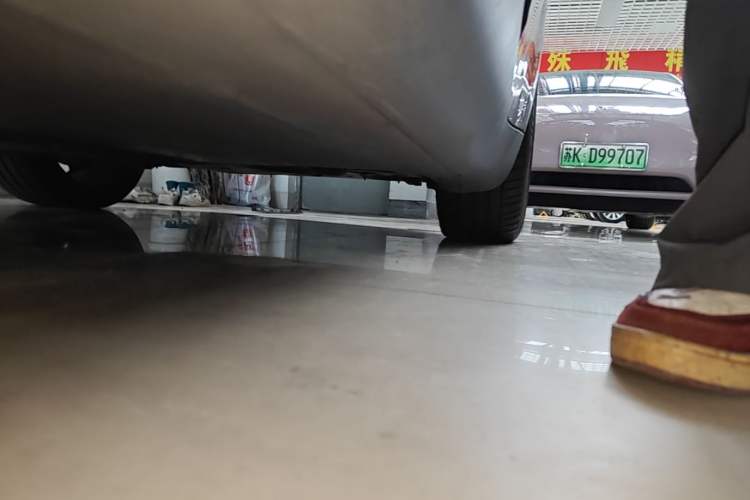 Used Tesla Model Y 2021 Long-Range All-Wheel-Drive Version 3D7 Left Side Sill