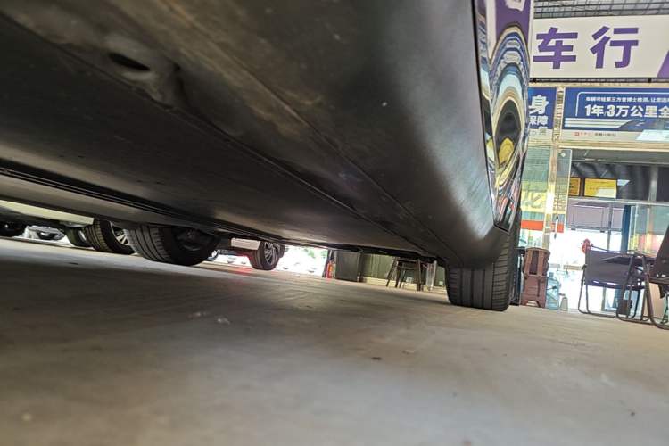 Used Tesla Model Y 2021 Long-Range All-Wheel-Drive Version 3D7 Left Side Sill
