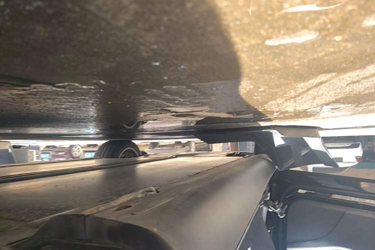 Used Tesla Model Y 2021 Standard Range Rear-Wheel Drive Version Left Side Sill