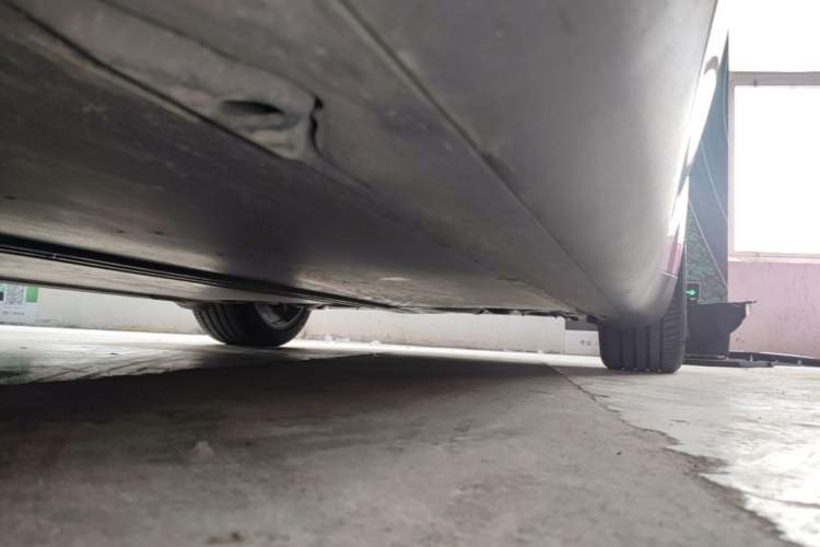 Used Tesla Model Y 2021 Standard Range Rear-Wheel Drive Version Left Side Sill