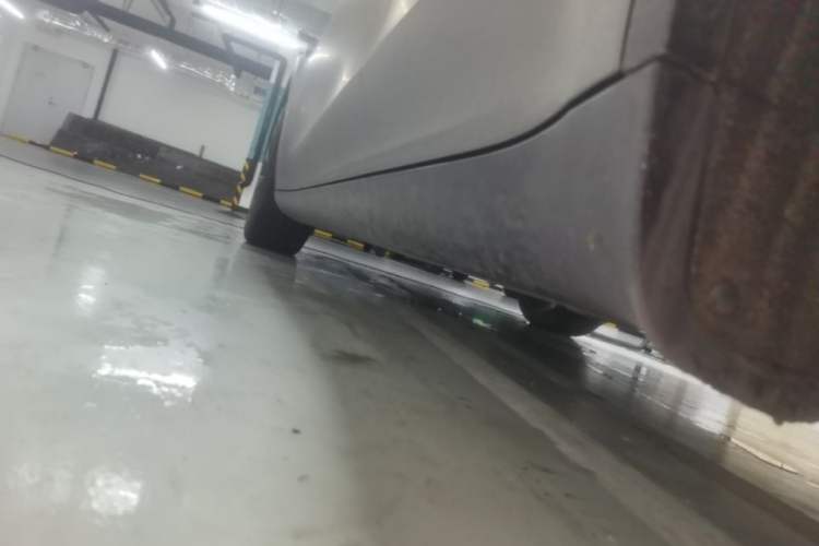 Used Tesla Model Y 2021 Standard Range Rear-Wheel Drive Version Left Side Sill