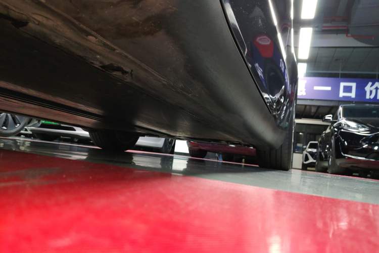 Used Tesla Model Y 2021 Standard Range Rear-Wheel Drive Version Left Side Sill