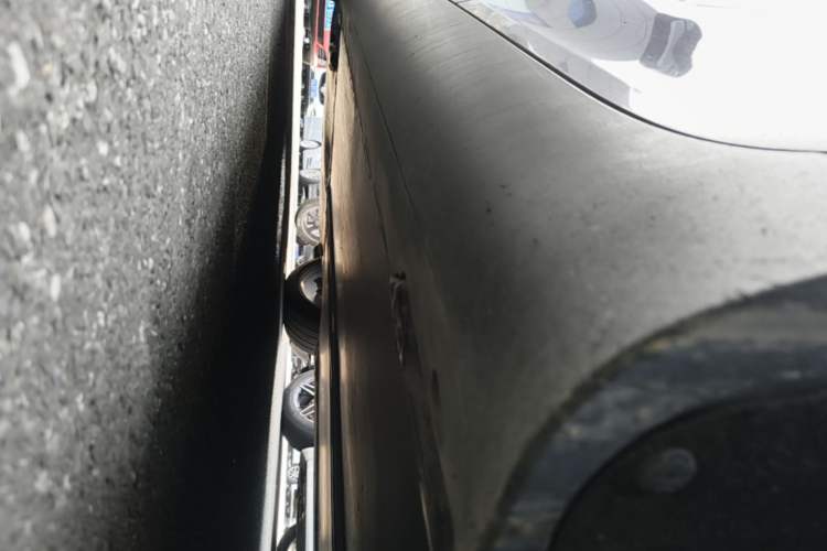 Used Tesla Model Y 2021 Long-Range All-Wheel-Drive Version Left Side Sill