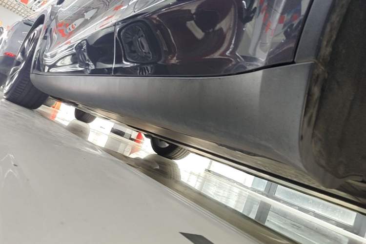 Used Tesla Model Y 2021 Long-Range All-Wheel-Drive Version Left Side Sill
