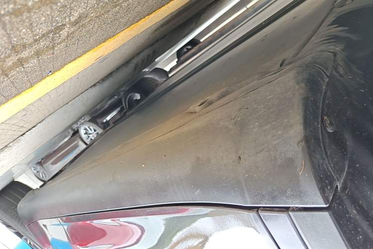 Used Tesla Model Y 2021 Long-Range All-Wheel-Drive Version 3D7 Left Side Sill