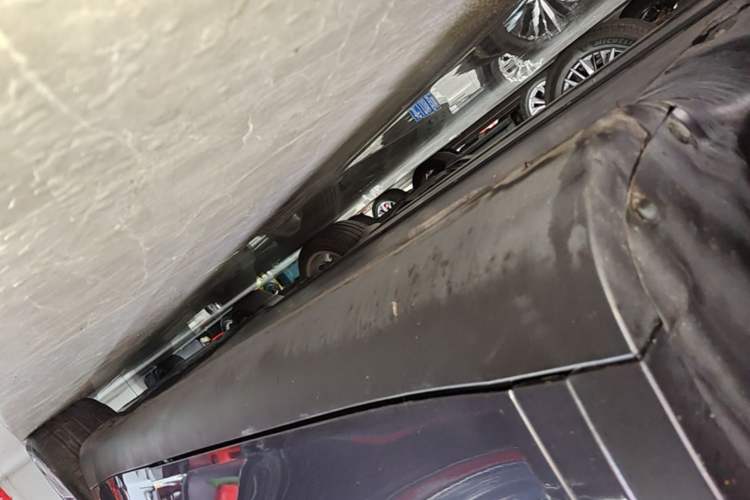 Used Tesla Model Y 2021 Standard Range Rear-Wheel Drive Version Left Side Sill