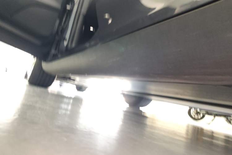 Used Tesla Model Y 2021 Standard Range Rear-Wheel Drive Version Left Side Sill