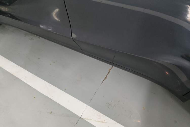 Used Tesla Model Y 2021 Long-Range All-Wheel-Drive Version Left Side Sill