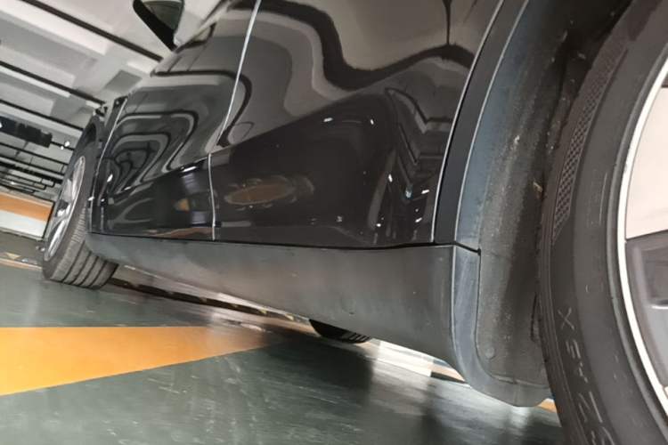 Used Tesla Model Y 2021 Long-Range All-Wheel-Drive Version Left Side Sill