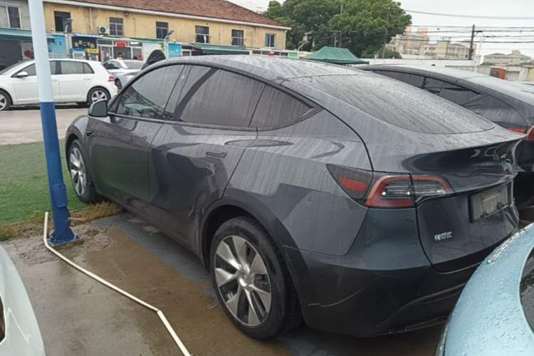 Used Tesla Model Y 2021 Long-Range All-Wheel-Drive Version 3D7 Rear Left 45 Deg