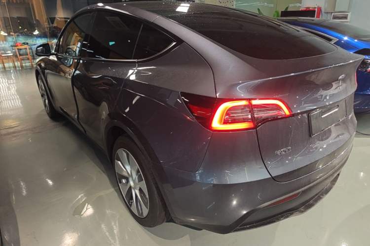 Used Tesla Model Y 2021 Long-Range All-Wheel-Drive Version Rear Left 45 Deg