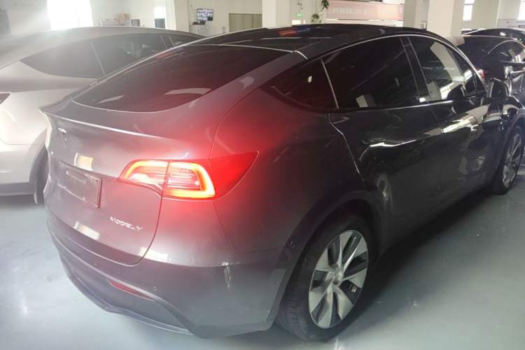 Used Tesla Model Y 2021 Standard Range Rear-Wheel Drive Version Rear Right 45 Deg