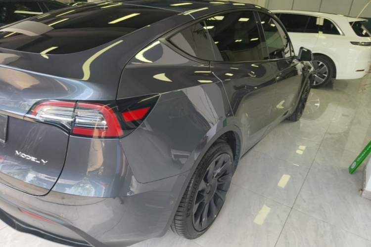 Used Tesla Model Y 2021 Revised Version 2 Long-Range All-Wheel-Drive Edition Rear Right 45 Deg