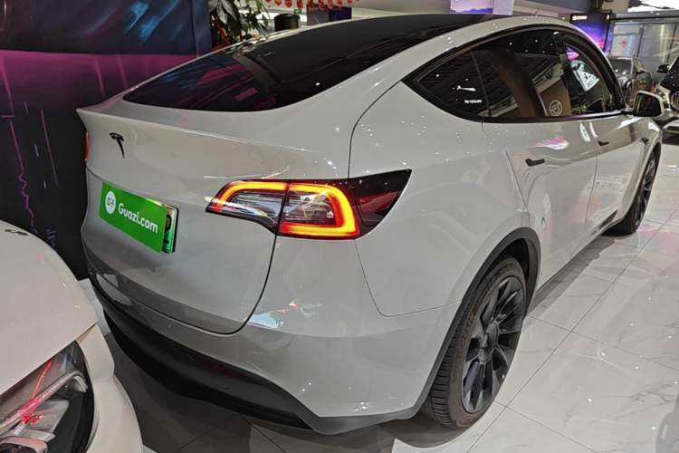 Used Tesla Model Y 2021 Standard Range Rear-Wheel Drive Version Rear Right 45 Deg