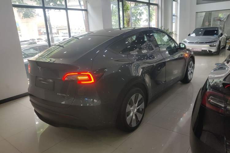 Used Tesla Model Y 2021 Standard Range Rear-Wheel Drive Version Rear Right 45 Deg