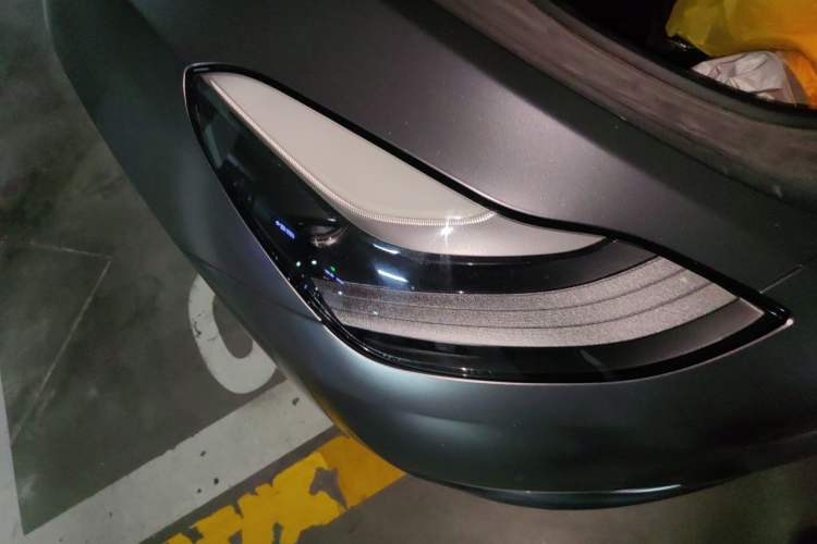 Used Tesla Model Y 2021 Standard Range Rear-Wheel Drive Version Right Front Headlight