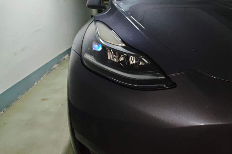 Used Tesla Model Y 2021 Standard Range Rear-Wheel Drive Version Right Front Headlight