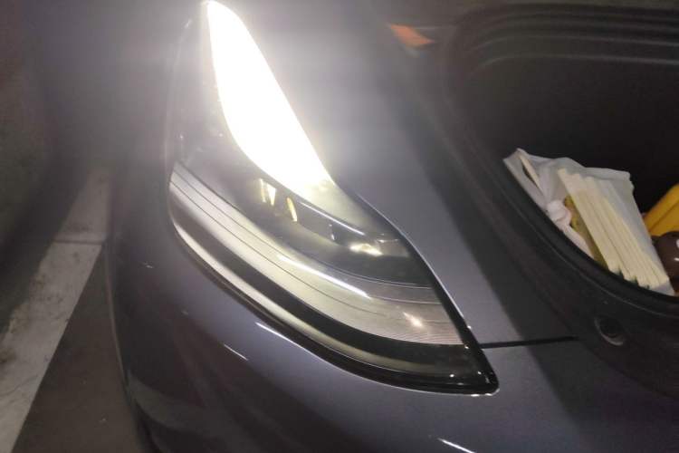 Used Tesla Model Y 2021 Standard Range Rear-Wheel Drive Version Right Front Headlight