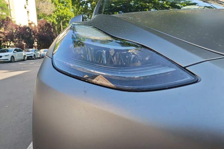 Used Tesla Model Y 2021 Standard Range Rear-Wheel Drive Version Right Front Headlight