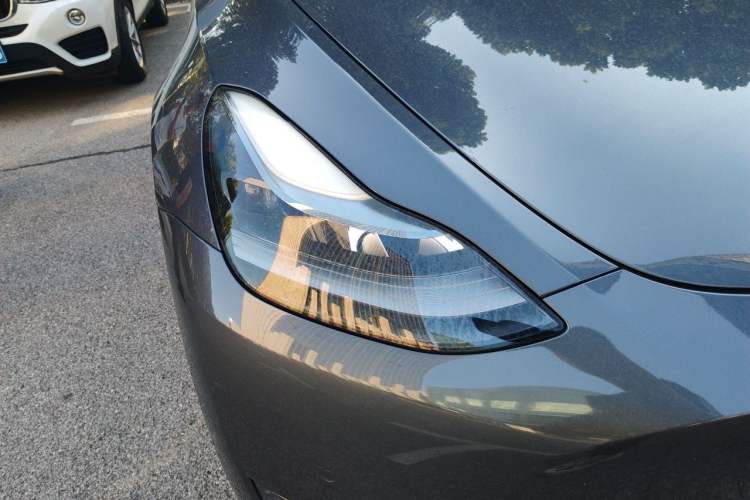Used Tesla Model Y 2021 Standard Range Rear-Wheel Drive Version Right Front Headlight
