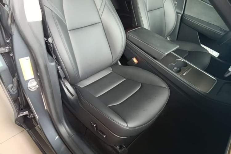 Used Tesla Model Y 2021 Long-Range All-Wheel-Drive Version Right Front Seat