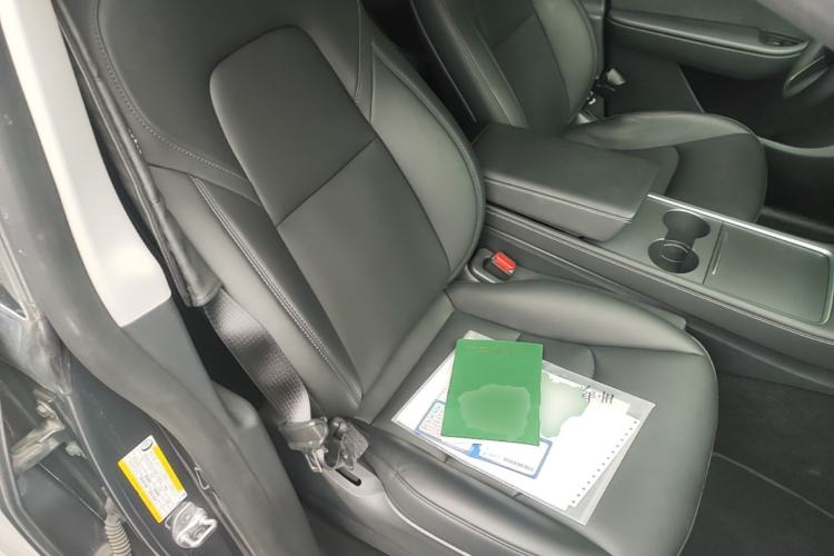 Used Tesla Model Y 2021 Long-Range All-Wheel-Drive Version Right Front Seat