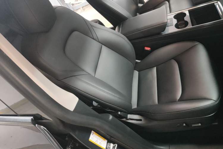 Used Tesla Model Y 2021 Long-Range All-Wheel-Drive Version Right Front Seat