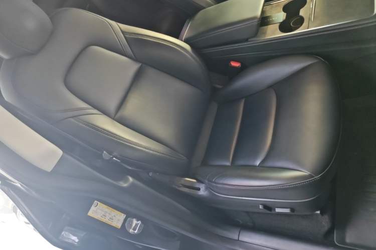 Used Tesla Model Y 2021 Long-Range All-Wheel-Drive Version 3D7 Right Front Seat
