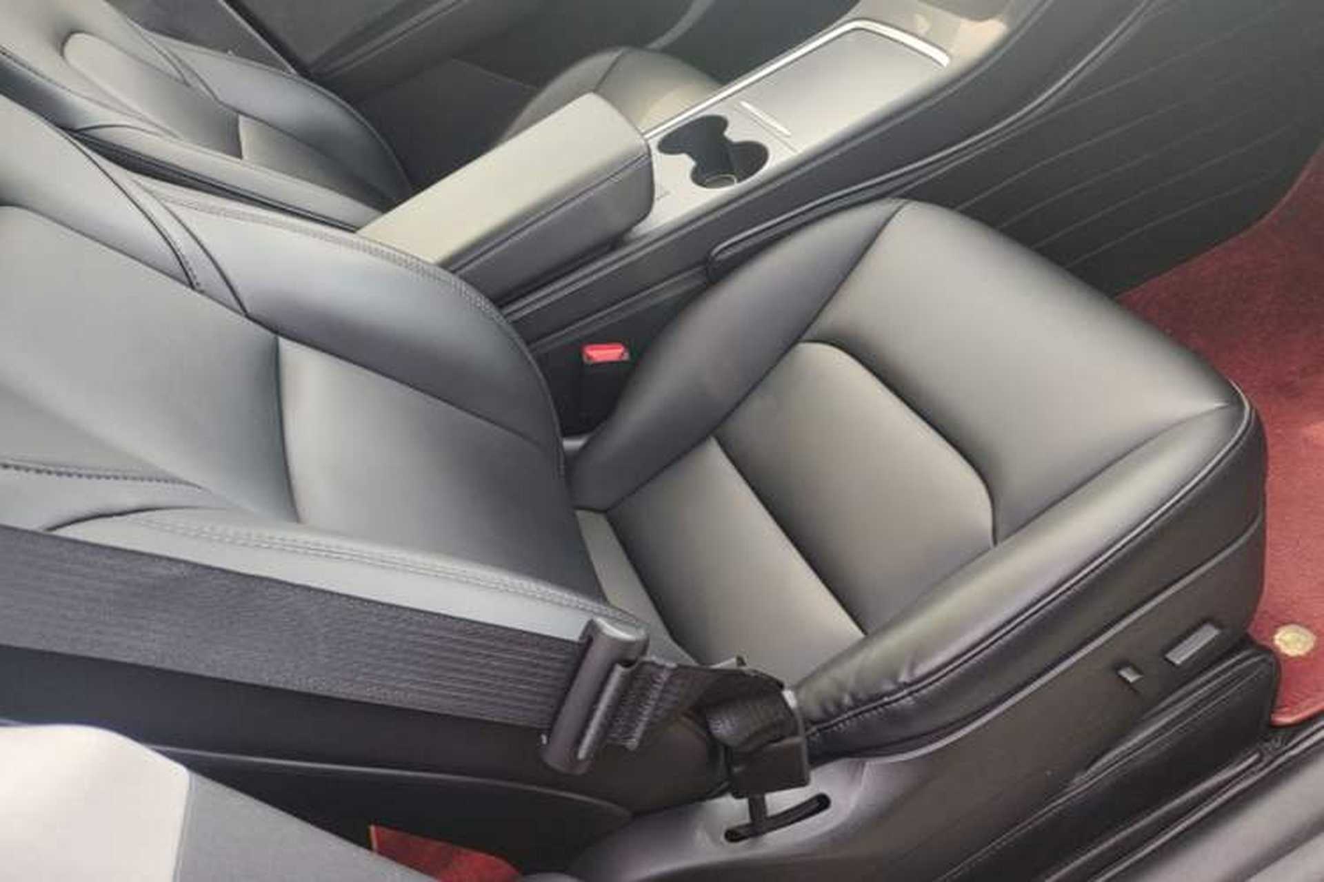 Used Tesla Model Y 2021 Standard Range Rear-Wheel Drive Version Right Front Seat