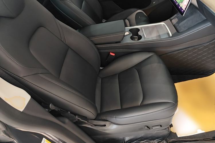 Used Tesla Model Y 2021 Long-Range All-Wheel-Drive Version 3D7 Right Front Seat
