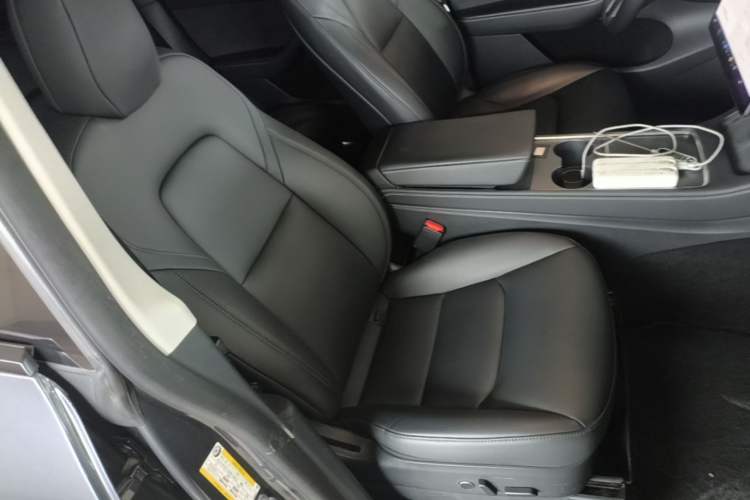 Used Tesla Model Y 2021 Long-Range All-Wheel-Drive Version Right Front Seat