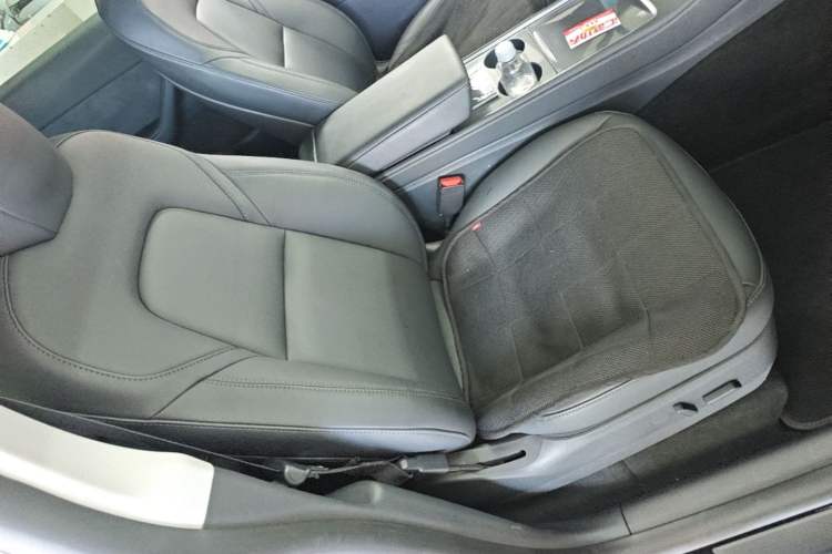 Used Tesla Model Y 2021 Standard Range Rear-Wheel Drive Version Right Front Seat