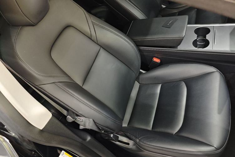 Used Tesla Model Y 2021 Long-Range All-Wheel-Drive Version Right Front Seat