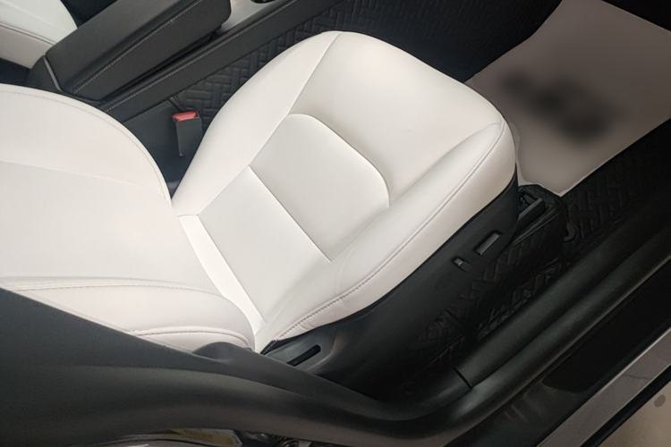 Used Tesla Model Y 2021 Long-Range All-Wheel-Drive Version 3D7 Right Front Seat