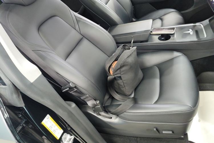 Used Tesla Model Y 2021 Long-Range All-Wheel-Drive Version 3D7 Right Front Seat