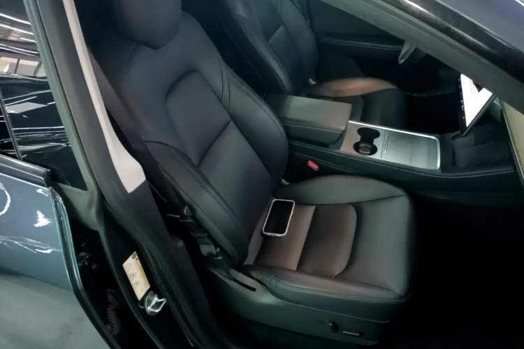 Used Tesla Model Y 2021 Performance High-Performance All-Wheel-Drive Version Right Front Seat
