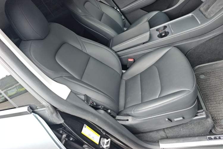 Used Tesla Model Y 2021 Standard Range Rear-Wheel Drive Version Right Front Seat