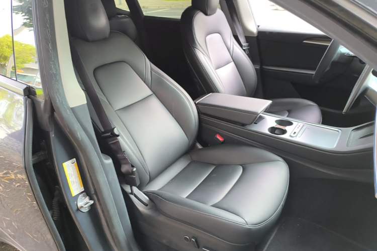 Used Tesla Model Y 2021 Long-Range All-Wheel-Drive Version Right Front Seat