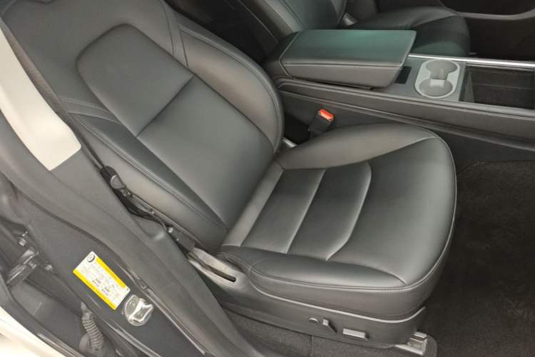 Used Tesla Model Y 2021 Long-Range All-Wheel-Drive Version Right Front Seat