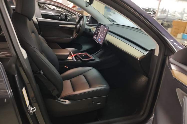 Used Tesla Model Y 2021 Long-Range All-Wheel-Drive Version 3D7 Right Front Seat