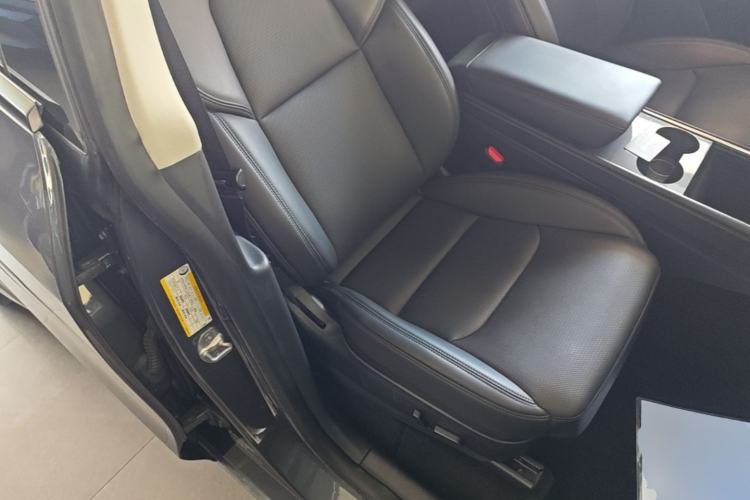 Used Tesla Model Y 2021 Long-Range All-Wheel-Drive Version Right Front Seat