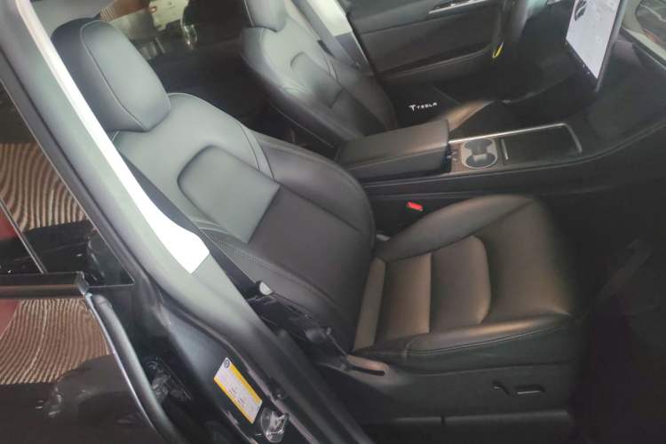 Used Tesla Model Y 2021 Standard Range Rear-Wheel Drive Version Right Front Seat