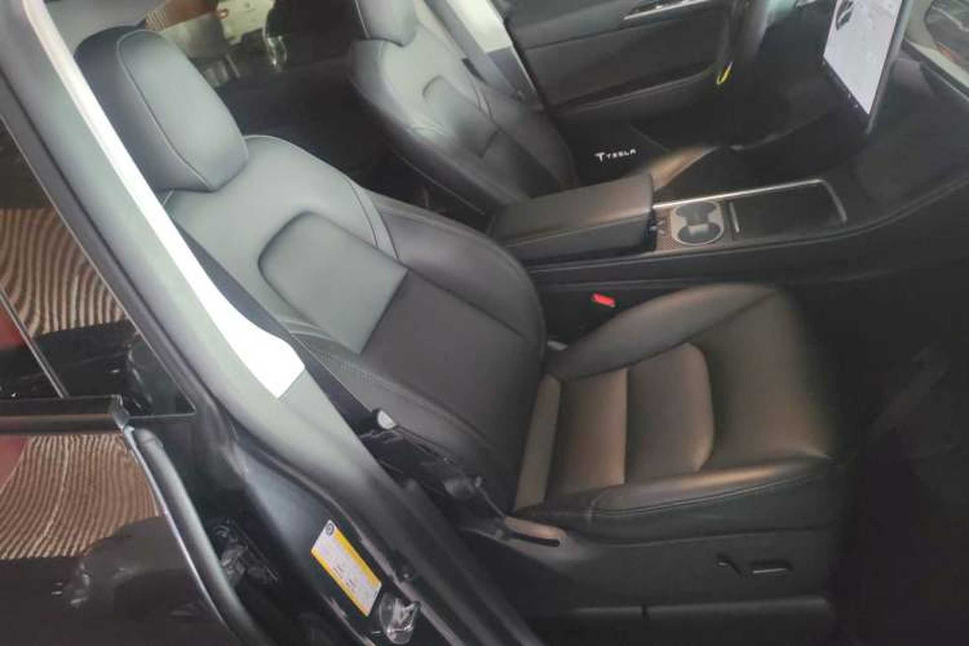 Used Tesla Model Y 2021 Standard Range Rear-Wheel Drive Version Right Front Seat