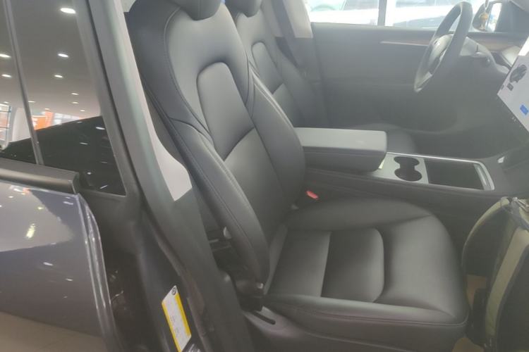 Used Tesla Model Y 2021 Standard Range Rear-Wheel Drive Version Right Front Seat