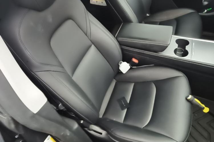 Used Tesla Model Y 2021 Long-Range All-Wheel-Drive Version 3D7 Right Front Seat