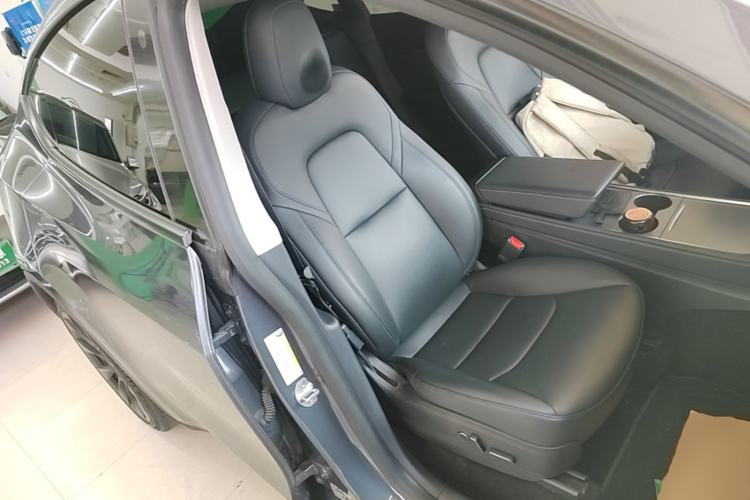 Used Tesla Model Y 2021 Long-Range All-Wheel-Drive Version Right Front Seat